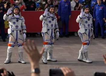 La tripulación de la estación espacial china regresa a la Tierra tras seis meses en el espacio