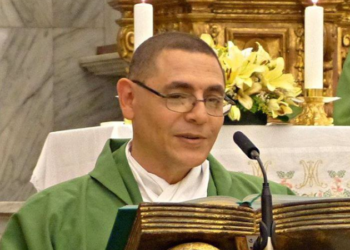 El papa Francisco excomulgó al sacerdote Fernando María Cornet, autor del libro “¿Habemus antipapam?”