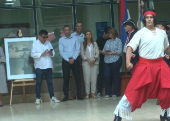 La Cámara de Representantes de Misiones homenajeó a Andrés Guacurarí