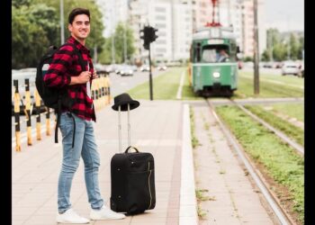 Booking revela las nueve predicciones que definirán al viajero de 2025