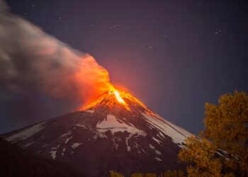 Chile reabre la ruta turística hacia el volcán Villarrica