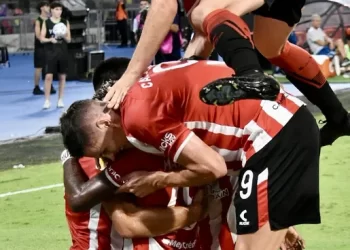 Estudiantes goleó a Vélez y cerró el año con el Trofeo de Campeones
