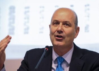 Sturzenegger explicó la rebaja impositiva y anunció nuevas medidas