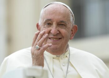 El Papa Francisco muestra signos de mejoría