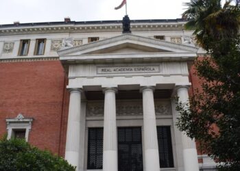 La RAE eliminó dos letras, la «ch» y la «ll» del abecedario