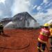Misiones aportó recursos para controlar un incendio en una yerbatera de Colonia Liebig