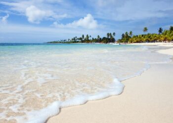 Argentina pierde millones de dólares y turistas mientras los viajes al exterior se disparan
