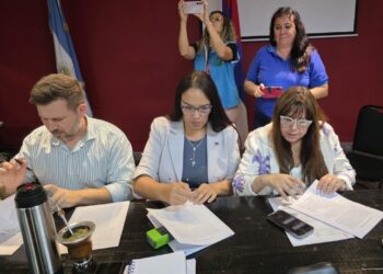 Aumento salarial del 13,4% para docentes misioneros tras acuerdo con el Gobierno