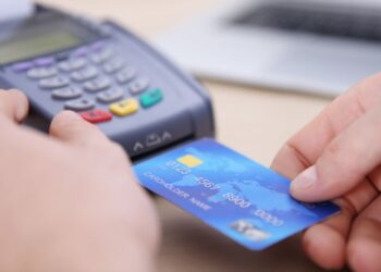 Argentina habilitó pagos en dólares con tarjetas de débito