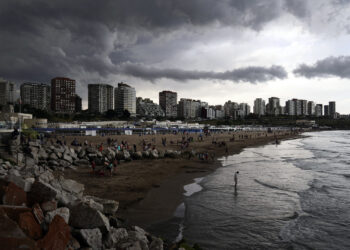 Rige una alerta por tormentas en más de diez provincias argentinas