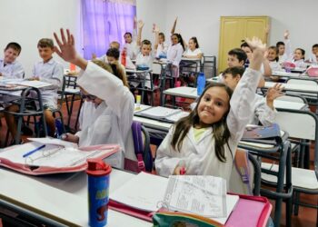 Misiones iniciará el ciclo lectivo 2025 con más de 400 mil estudiantes en las aulas