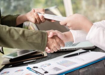 El Gobierno y el Macro amplían y prorrogan líneas de crédito para impulsar el sector productivo