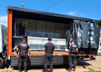 Detienen a dos personas por un caso de estafa con cheques falsos
