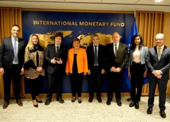 Denuncia penal y tensiones políticas por el acuerdo con el FMI mediante DNU
