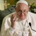El Papa reanudó algunas actividades pero sigue con ventilación mecánica