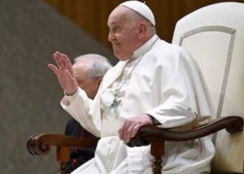 Informaron que el papa Francisco tuvo una noche “tranquila” y que está descansando