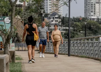 Sábado Santo con temperaturas cálidas y cielo despejado