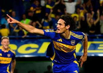 Cavani no jugará el Superclásico del fútbol argentino por un desgarro