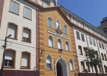 Invitan a escuelas a homenajear al Papa Francisco sin suspender clases