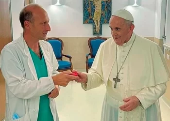Médico del Papa sobre los últimos minutos de Francisco: «Tenía los ojos abiertos, pero no respondía»