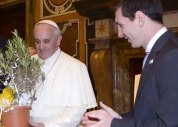 Messi agradeció al papa Francisco por «hacer del mundo un lugar mejor»