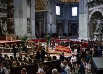 Casi 50 mil personas ya se acercaron  a la basílica de San Pedro para despedir a Francisco
