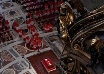El féretro del Papa Francisco está en la basílica de San Pedro y permanecerá por tres días