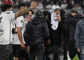 Dos hinchas murieron tras incidentes en la previa de Colo Colo-Fortaleza