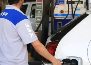 YPF bajará un 4% el precio de los combustibles desde este jueves