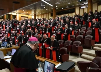 Cardenales intensifican los preparativos para el Cónclave