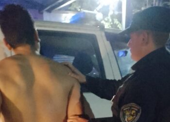 Intentó prender fuego a su expareja en Montecarlo y terminó detenido