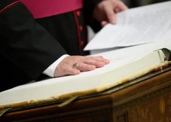 Juraron los funcionarios y oficiales del Cónclave que elegirá al Papa