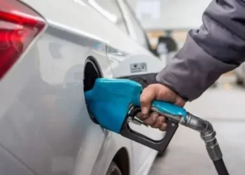 Otras dos petroleras bajaron los precios de los combustibles