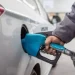 Otras dos petroleras bajaron los precios de los combustibles