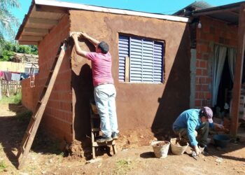 Taller de Bioconstrucción convocó a familias de la Chacra 246 de Posadas