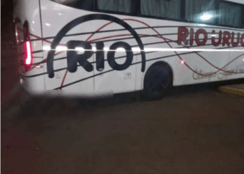 Gobernador Virasoro: Un colectivo llegó a la terminal con un cadáver en su carrocería