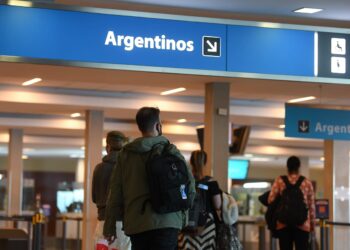 El Gobierno anunció una reforma migratoria: endurecimiento para obtener las residencias y expulsiones