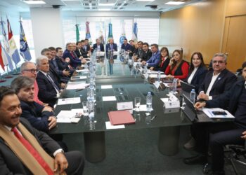 Gobernadores acusan a Milei de «robarse los ATN» y lanzan ley para coparticipar fondos