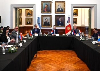 Gobernadores impulsan tarifa eléctrica diferenciada para zonas cálidas