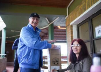 Passalacqua votó y destacó la importancia de «honrar la democracia»