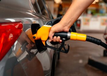 YPF confirmó que será más barato cargar nafta a la madrugada
