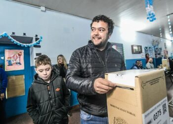 “Es un día importante para los misioneros”, afirmó Daniel Vigo luego de votar