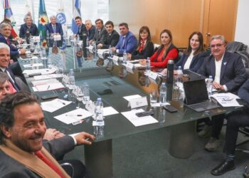 Milei enfrenta el reclamo unificado de los gobernadores por más fondos