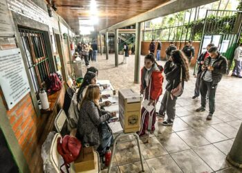 Más de un millón de misioneros van a las urnas