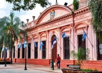 Con el equilibrio fiscal como norte, Misiones prohíbe ampliar la planta estatal