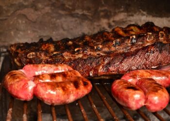 “El consumo lo mide la billetera”: cayó hasta un 40% la venta de carne y los asados ya no se comen como antes