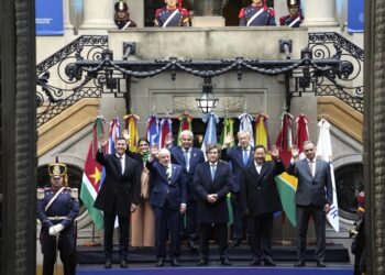 Milei exige flexibilización del Mercosur y amenaza con avanzar «solos» en apertura comercial