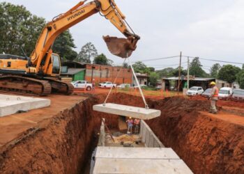 Milei paralizó más de 2300 obras públicas en el país