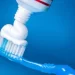 ANMAT prohibió una pasta dental de una de las marcas más vendidas tras reportes de lesiones en la boca