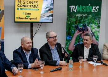 Misiones y Flybondi lanzaron un vuelo que unirá Lima con Iguazú